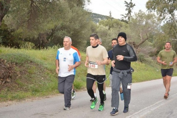 «Μάχιμοι» οι αρχηγοί Στόλου και ΓΕΕΘΑ- Πήραν μέρος σε αγώνα 5 χιλιομέτρων (εικόνες)